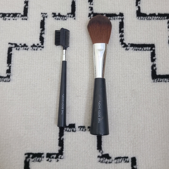 ⭐️40% Off⭐️ The Body Shop Brush Set - Picture 2 of 13